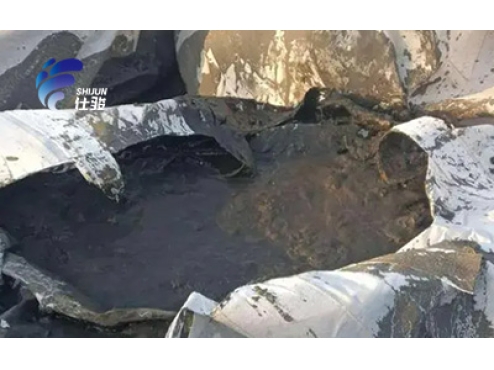 使用污泥調理劑調理后壓出來污泥的含水率，污泥脫水效果明顯